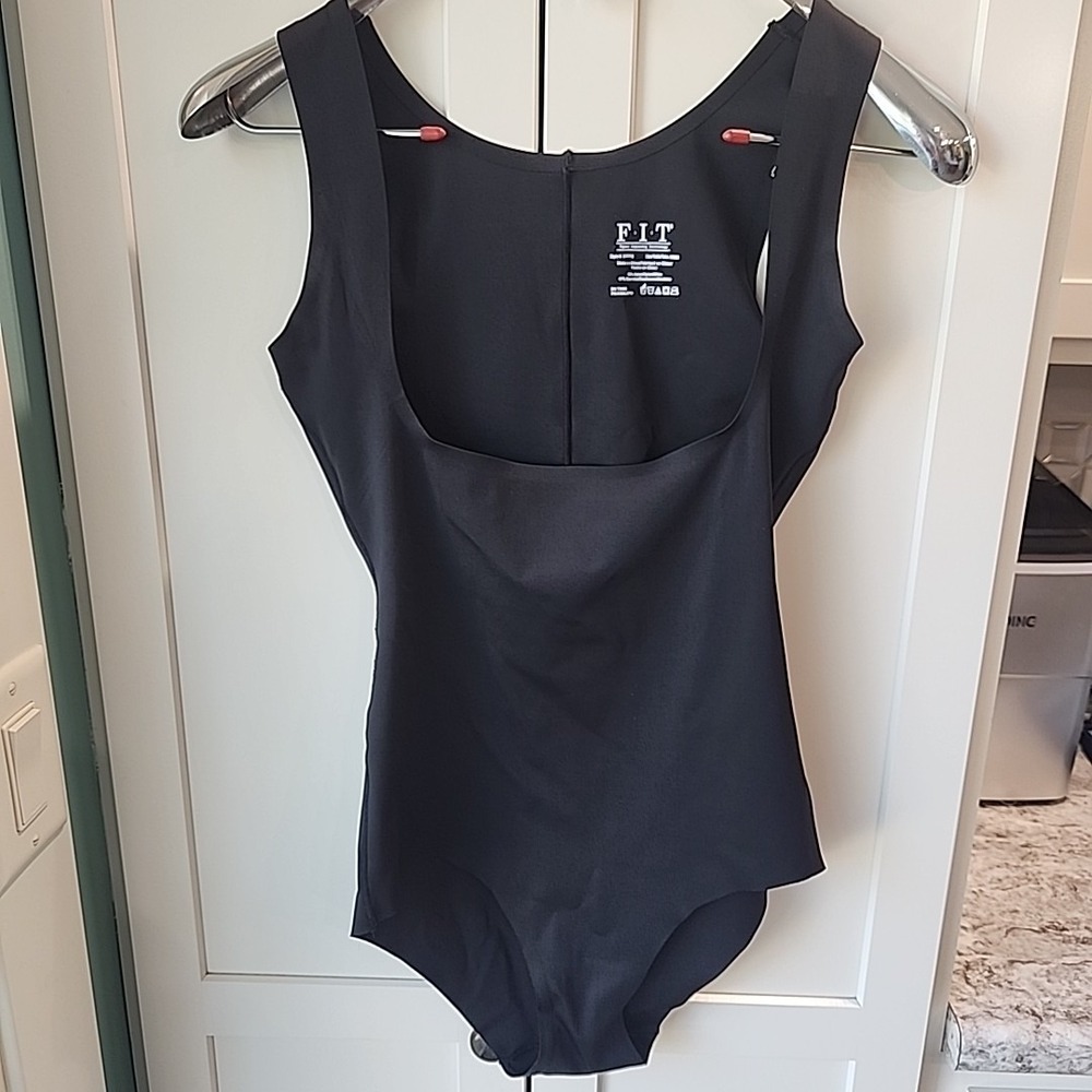 figure improving technology Black One Piece Sz M‎